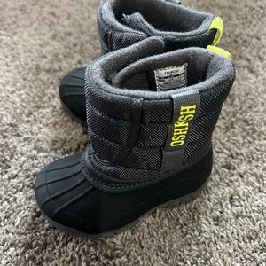 OshKosh B'gosh Kids Black and Neon Winter snow Boots
